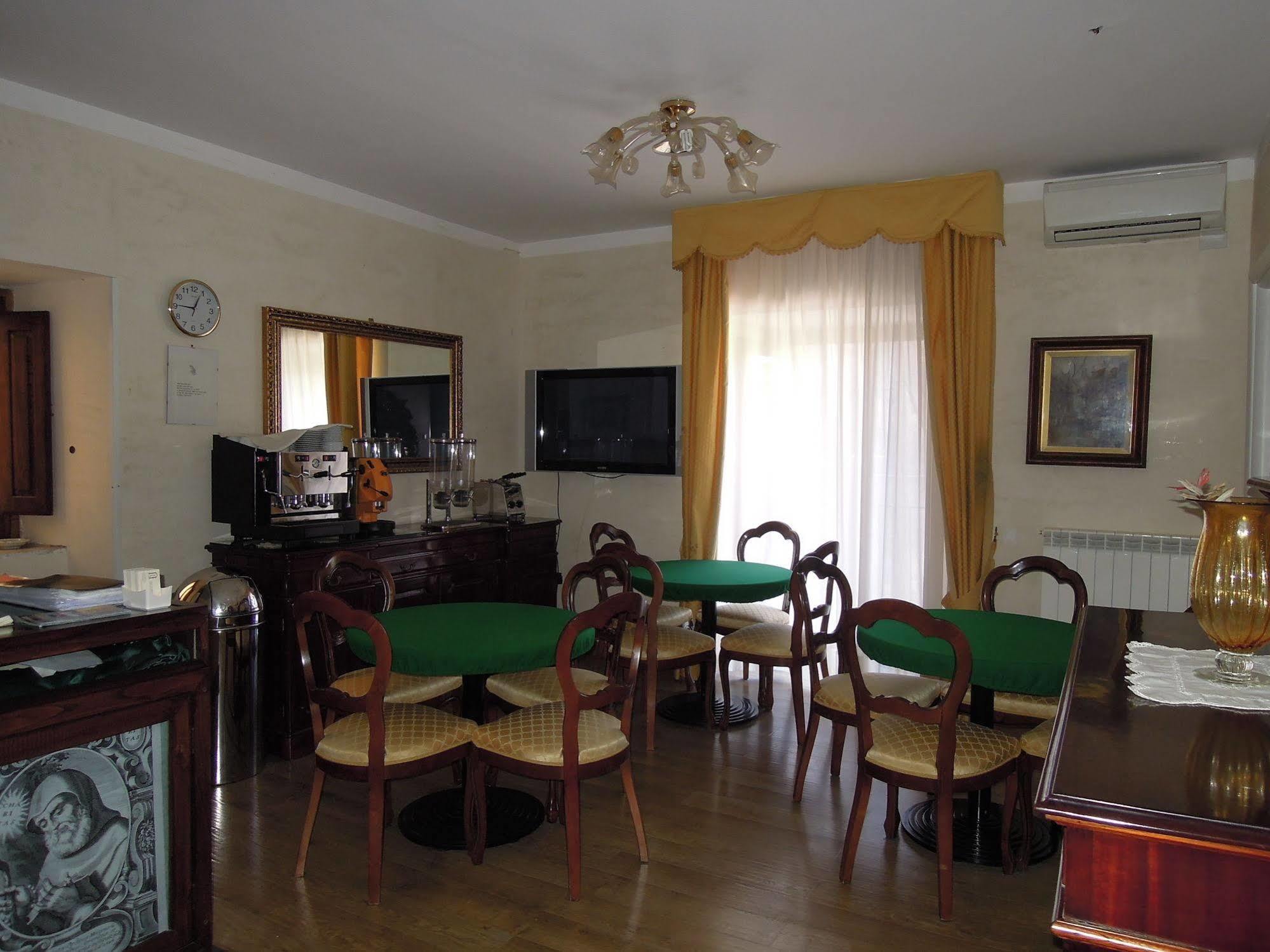 Sant'Agostino Guest Rooms Paola Exterior foto